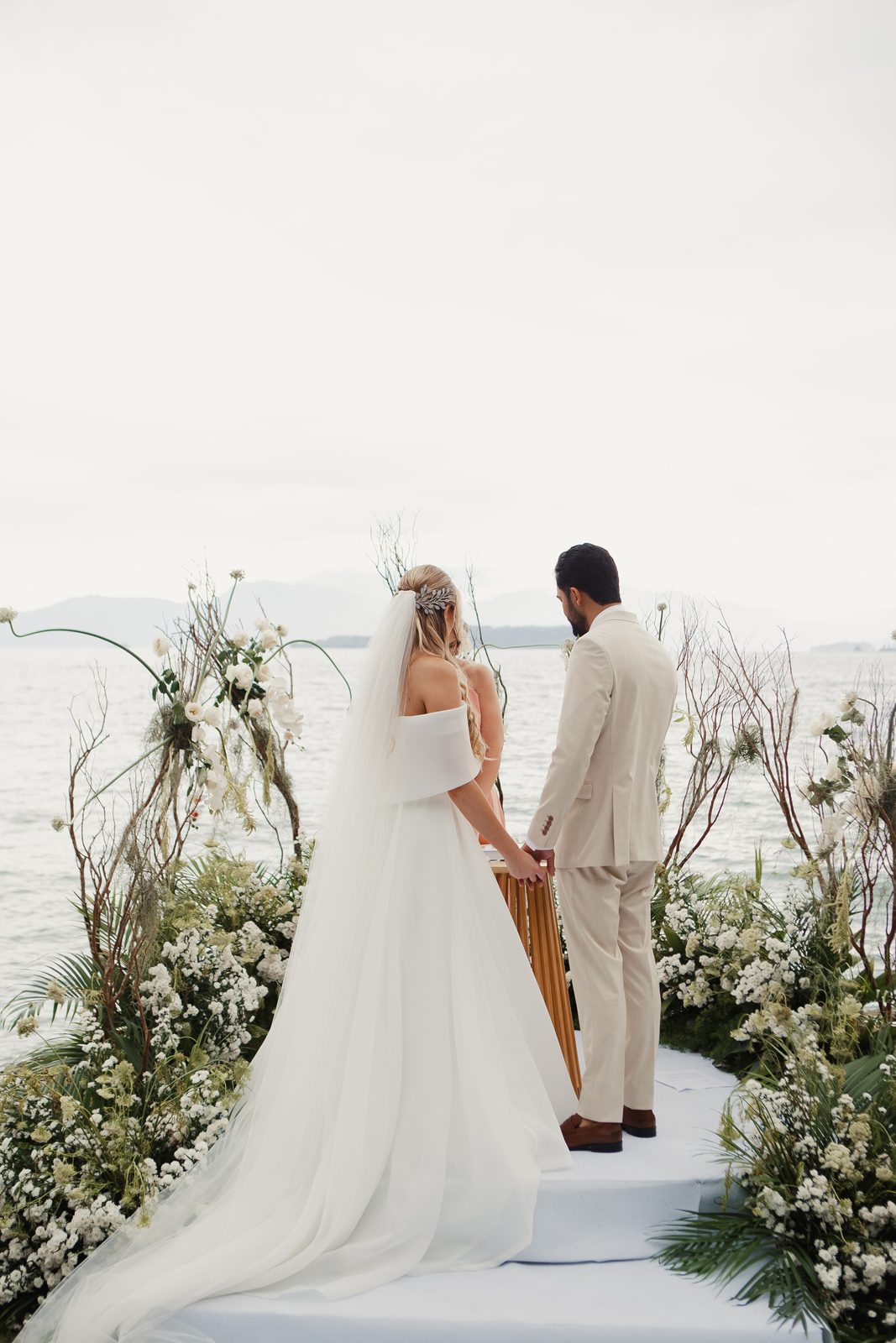 Casal no altar